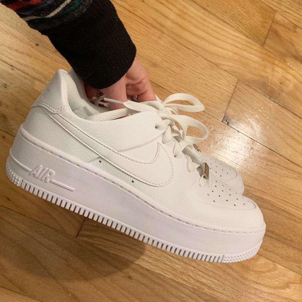 Nike Air Force 1 Sage Low